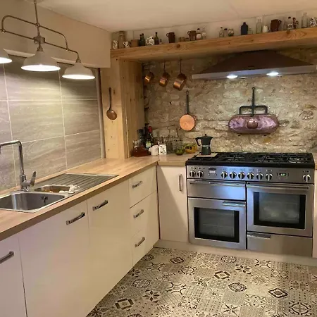 3bedrooms-sleeps6-wifi-fireplace *