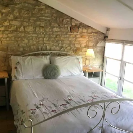 3bedrooms-sleeps6-wifi-fireplace
