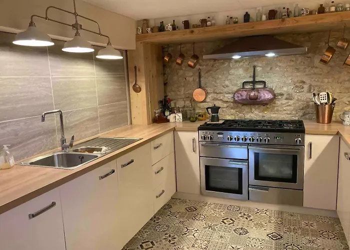 3bedrooms-sleeps6-wifi-fireplace *