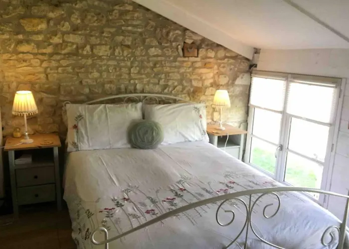 3bedrooms-sleeps6-wifi-fireplace